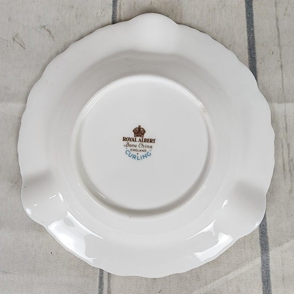Vintage Royal Albert Curling Ashtray England Bone China Gold Guild Edge - Picture 9 of 9